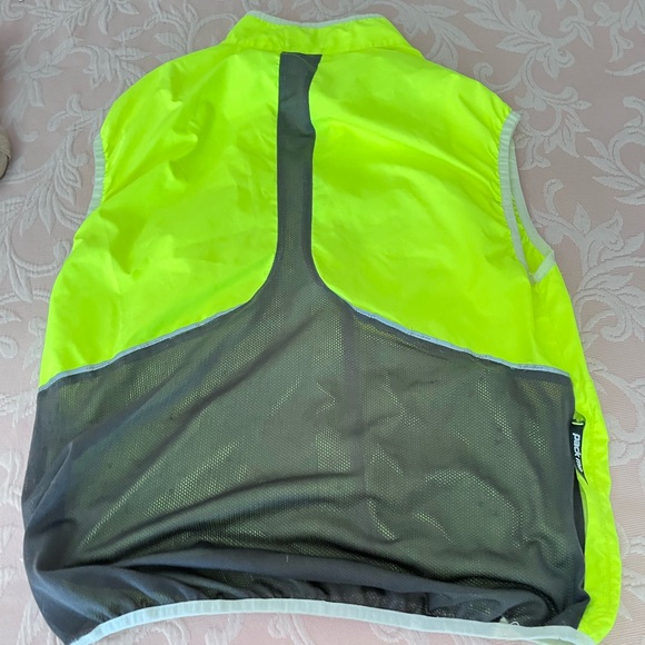 Cannondale Men’s Neon Green Cycling Vest - Picture 1 of 7